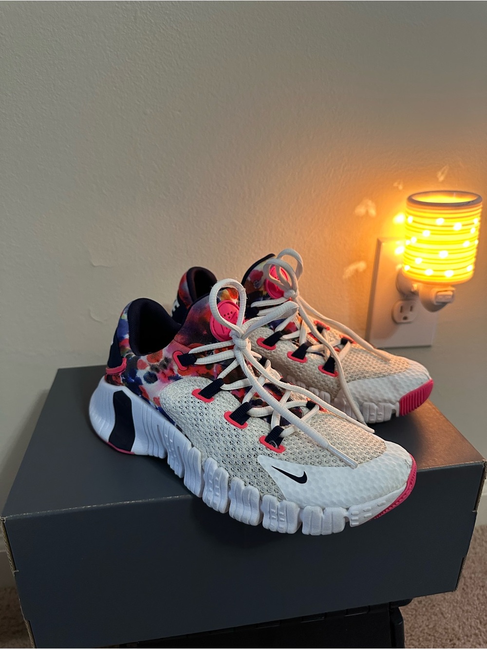 Nike Free Metcon 4 Women’s White and Pink Multicolor Mesh Sneakers size 7